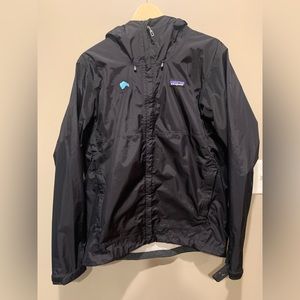 Patagonia Black Torrentshell H2no Rain Jacket w/Blue Patagonia Buffalo.